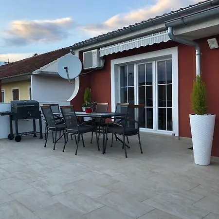 아파트 Jopa 시베니크